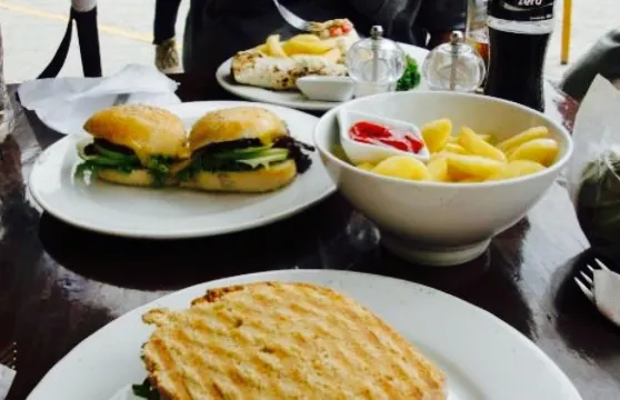 La Esquina Resto Bar Coffee