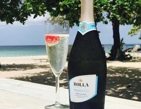Naila's Beach Bar & Kitchen