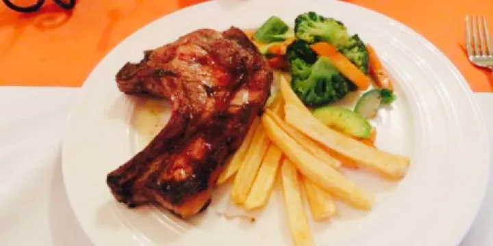 Macaron Cafe Bar & Restaurant