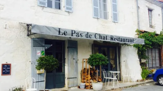 Le Pas de Chat Cafe Restaurant