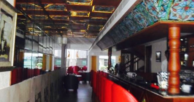 Queen's Bar & Lounge