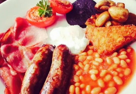 Carriages - Cocktail Bar, Restaurant & Rooms