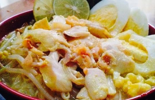 Soto ayam lamongan dan es teler Kedai Monk