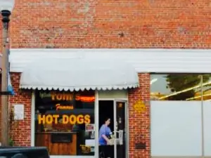 Tom's Hot Dogs