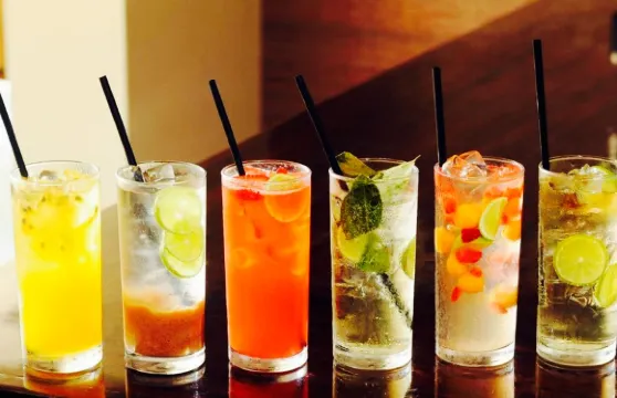 La Plaza Bar & Grill