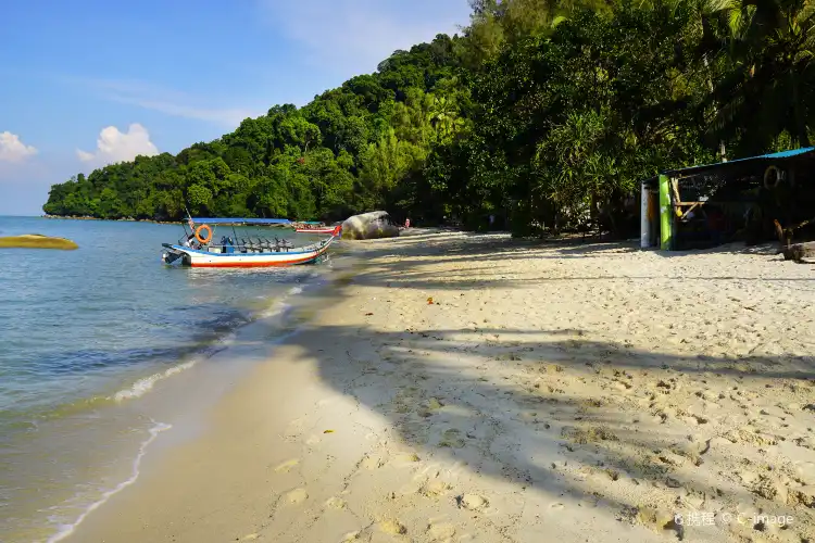 Hotels near Monkey Beach