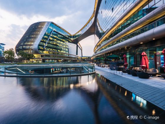 SkyBridge HQ天會（原凌空SOHO）