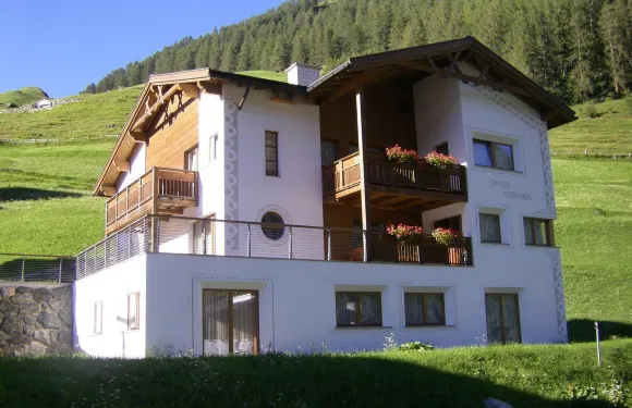 查薩阿德里安娜酒店