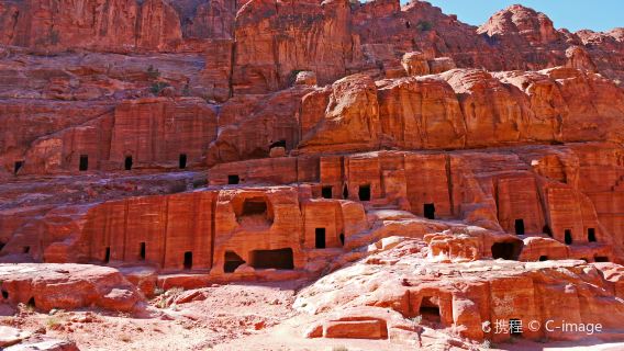 約旦佩特拉+佩特拉+蛇道+卡茲尼神殿+佩特拉祭壇+代爾修道院一日遊