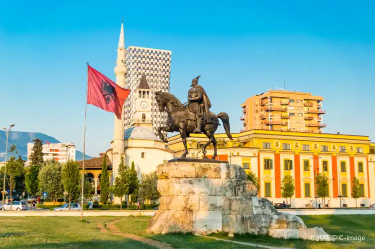 Các khách sạn gần Tirana e Re Piramida