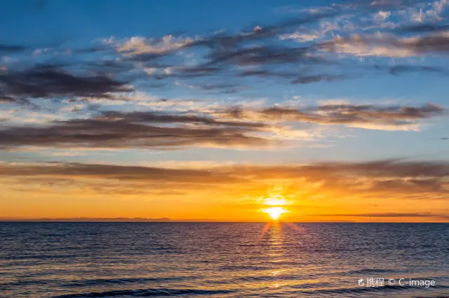 Sunrise Sightseeing at Qinghai Lake