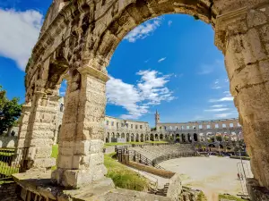 Amphithéâtre de Pula