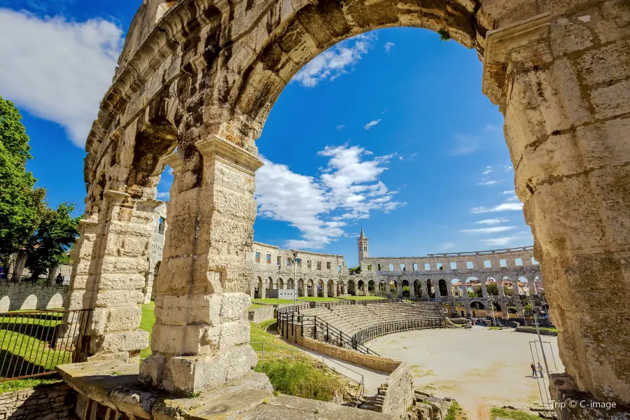 Amphitheatre de Pula