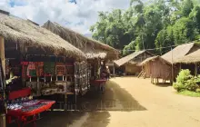 หมู่บ้านชาวเขากะเหรี่ยงคอยาว