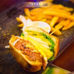 Jungle Burger Sports Bar & Bistro User Photo