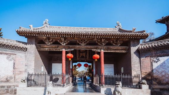 Вход в партийный ворота