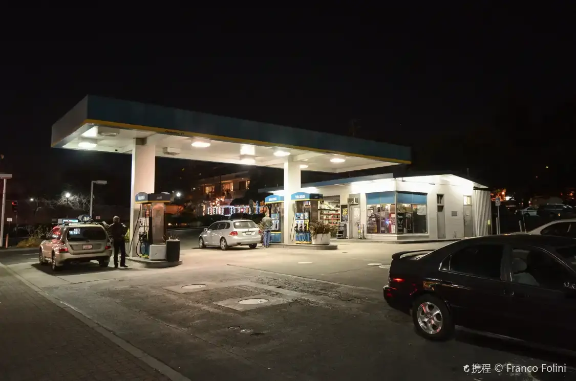 Hotels near Nickelpumpers