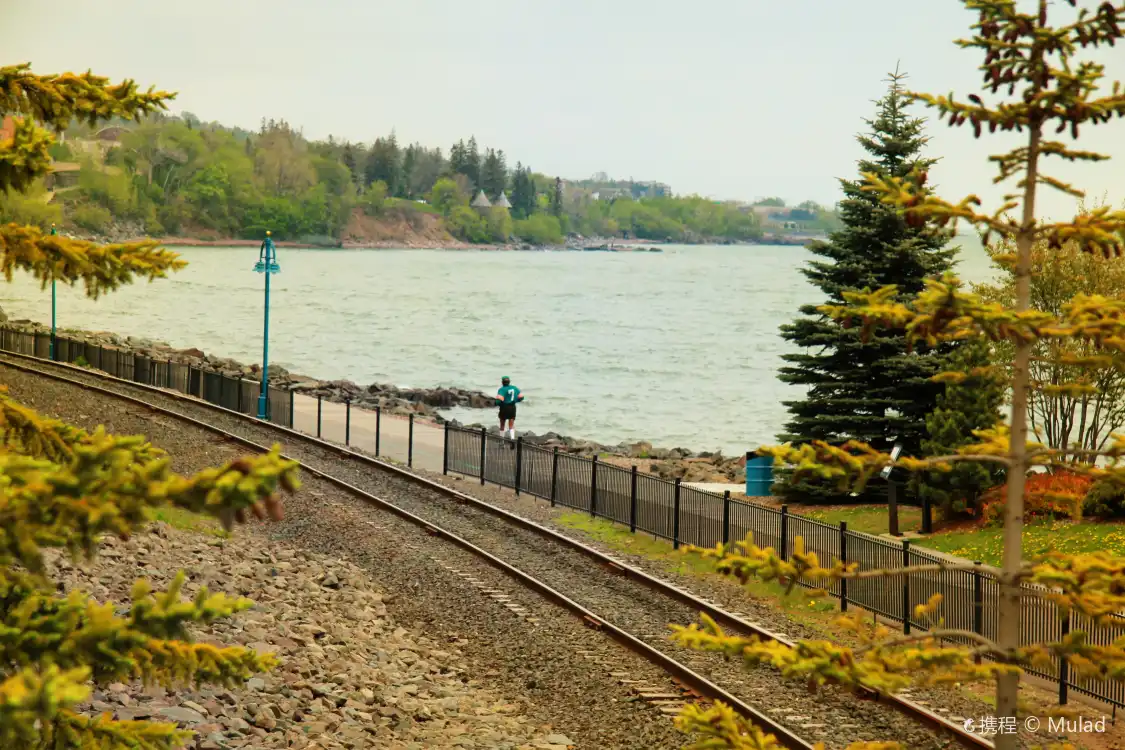 Hotels near North Shore Scenic Railroad
