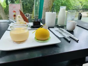 Le Musee de H Kanazawa