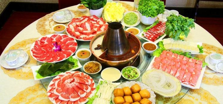 乌兰布统龙腾山庄餐厅