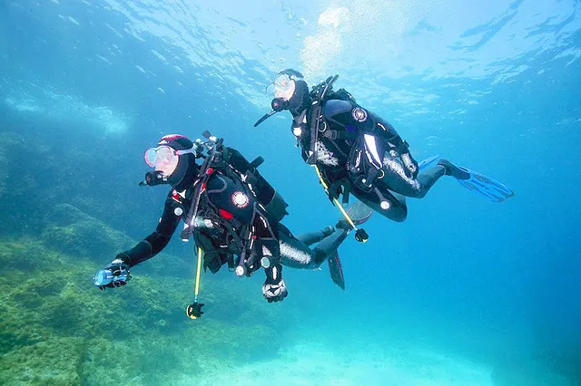 Going Into The Sea by Day, Romantic France Can Also Give You A Shot of Adrenaline