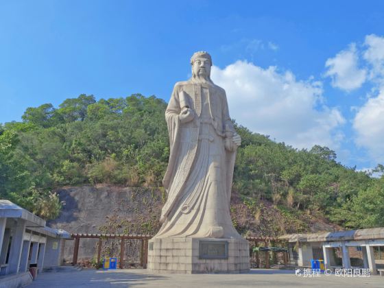 Statue of Bao-sheng-da-di