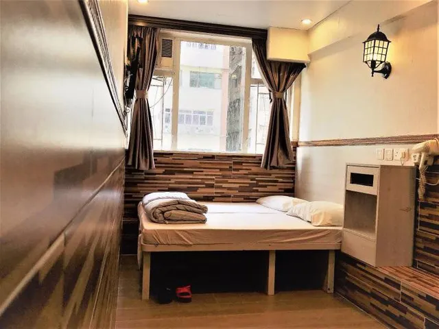 The Hongkong Homestay Strategy: Sleep in the Prosperous Nathan Road
