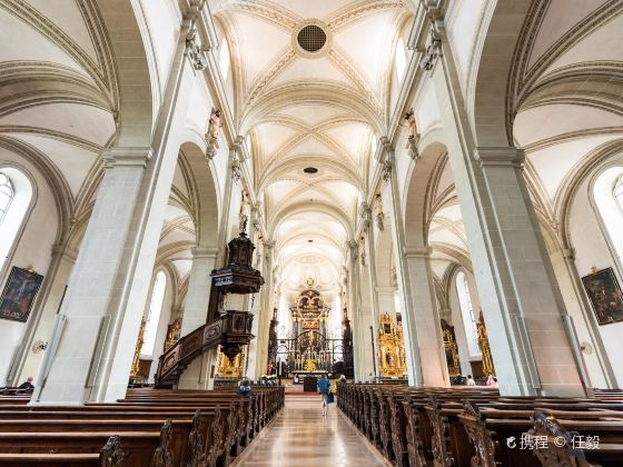 Court Church of St. Leodegar