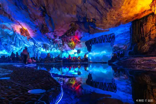 Hotel berhampiran Reed Flute Cave