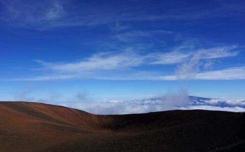 冒纳凯啊火山也是夏威夷众多的火山之一，巨大的一处很有趣的一个