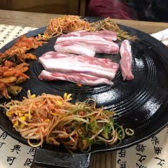 salang-bang- dwaejimaeul User Photo