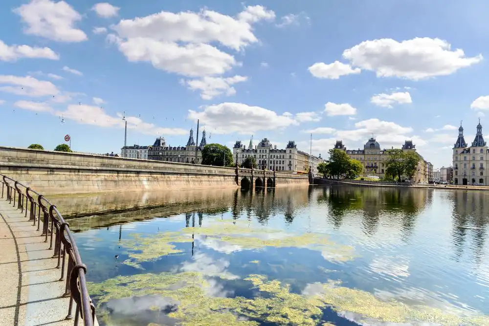 Hotels near The Lakes