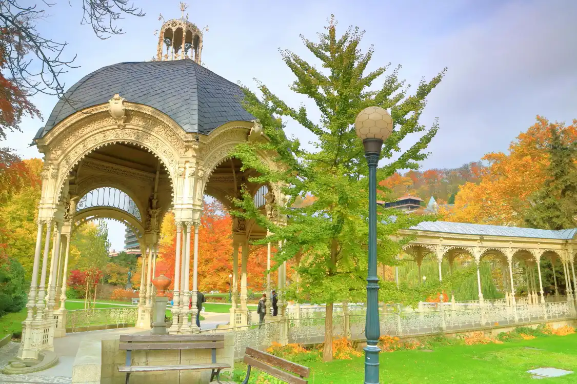 Hotels near Park Colonnade