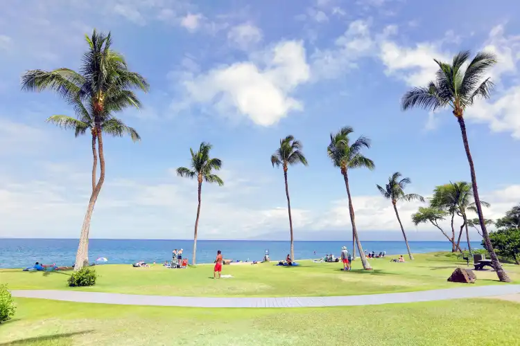 Hotels near Kahekili Beach Park