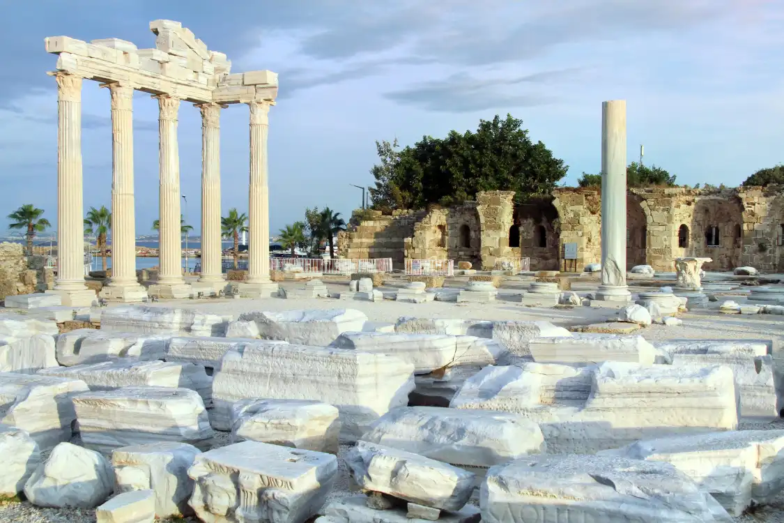 Hotel dekat Temple of Apollo