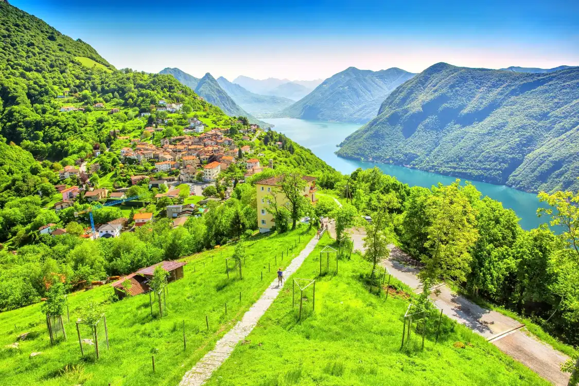 Hotels near Monte San Salvatore