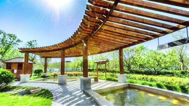 Sinianguolingyue Hot Spring