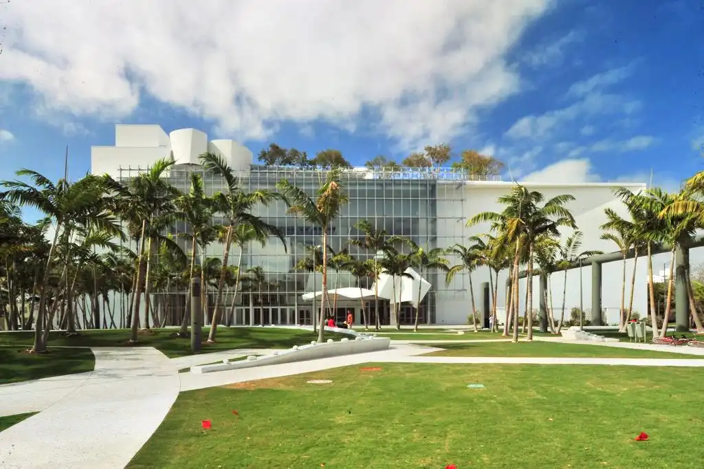 Hoteles cerca de New World Center