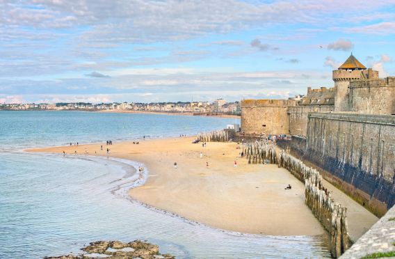 Compare 5 airports near Saint Malo