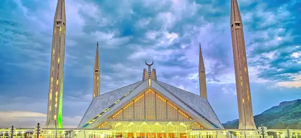 Hotels near Islamabad Train Station