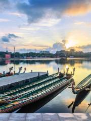 The Lake of Dragon Boat