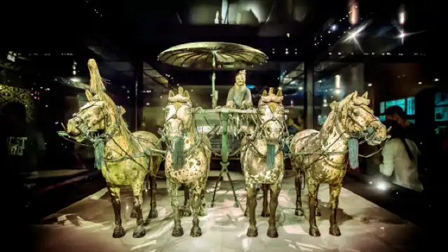 Xi'an Private Day Tour: Terracotta Warriors & Qin-Themed Restaurant