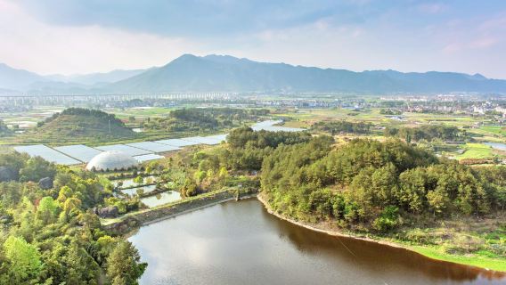 Xiandu Huanglong Mountain Scenic Area