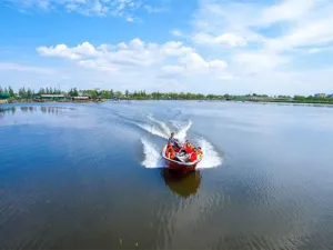Heming Lake Wetland Hot Spring Resort