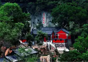 Niuji'an Therapeutic Resort is located in Zichuan District's Kunlun Town. It is known as "the village in the sky."