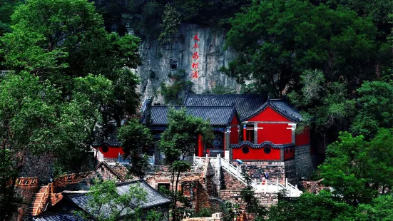 Niuji'an Therapeutic Resort is located in Zichuan District's Kunlun Town. It is known as "the village in the sky."