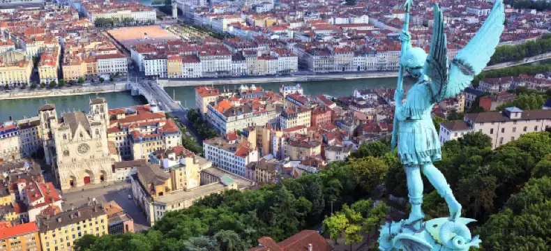 里昂鉑爾曼住宿