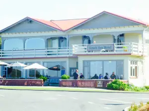 South Sea Hotel dining room and pub