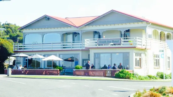 South Sea Hotel dining room and pub