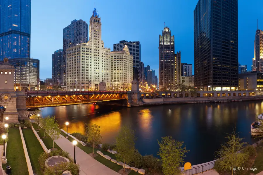 Michigan Avenue Bridge